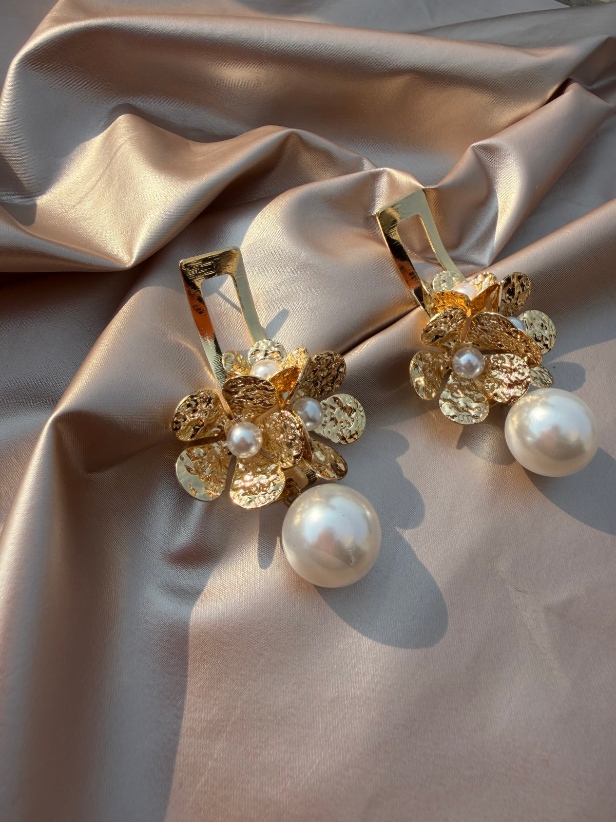 White Pearl Flower Earrings