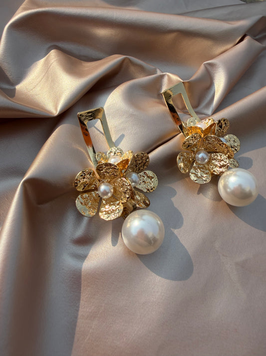 White Pearl Flower Earrings